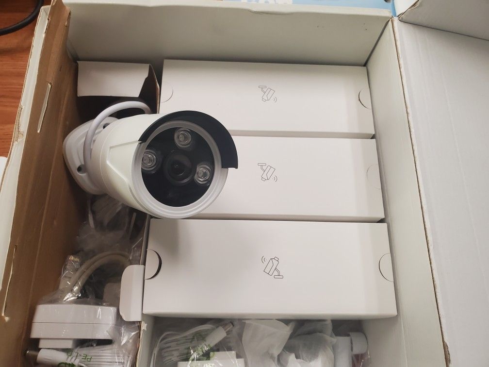 BRAND NEW SURVEILLANCE SET 4 CAMERAS #NK200