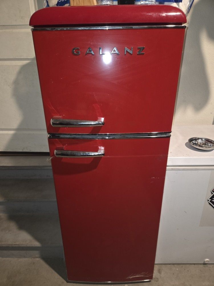 Galanz Retro Compact Refrigerator