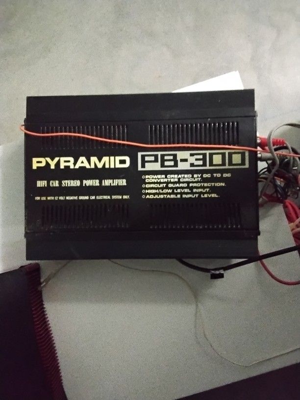 Pyramid Sound Amplifier