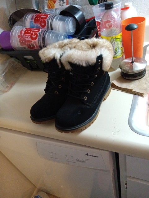 Women's Lugz Winter Boots W Fur Size 9