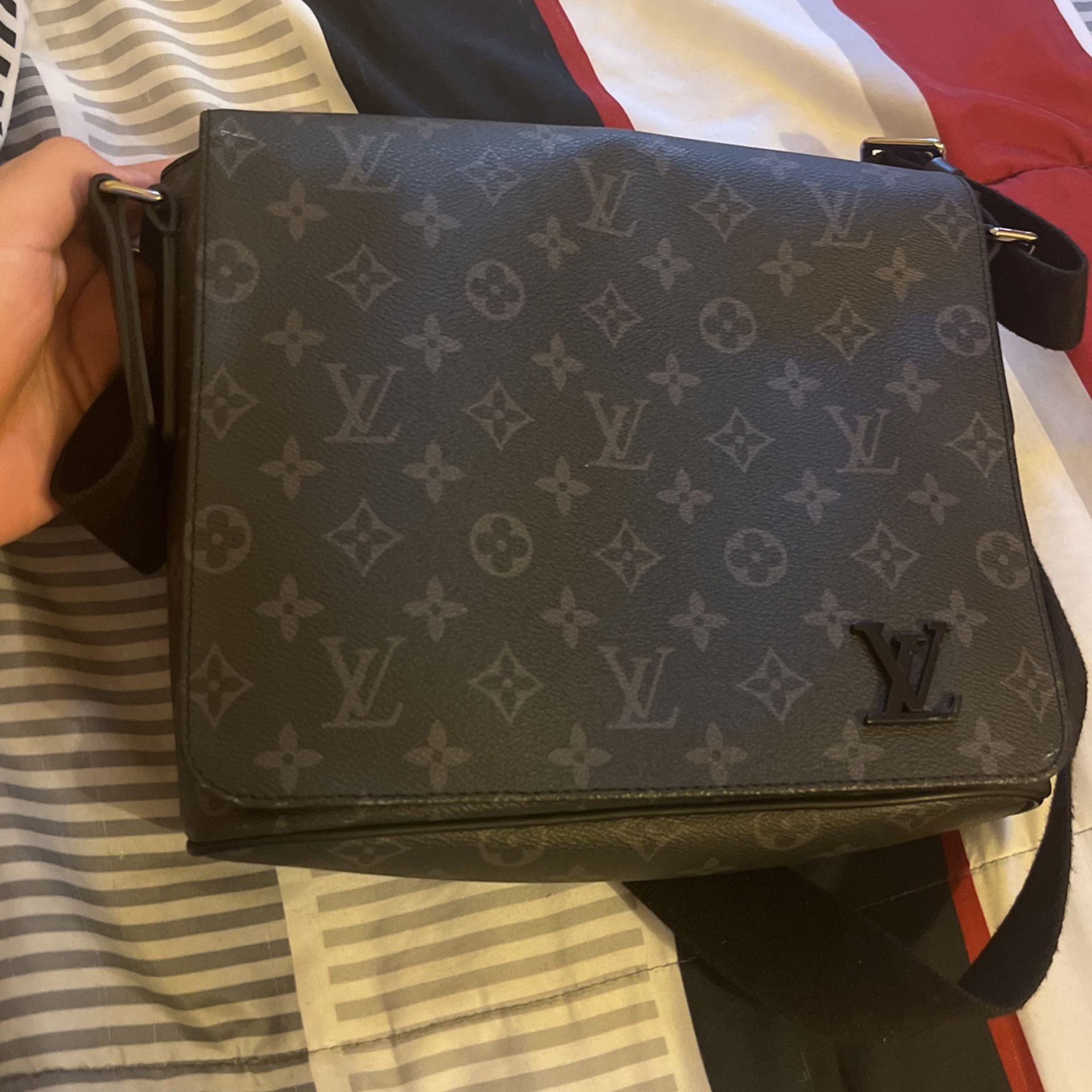 Louis Vuitton District PM Bag for Sale in Alvin, TX - OfferUp