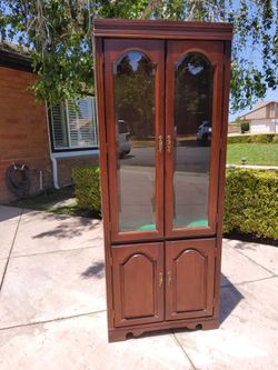Broyhill Industries,  China Cabinet, Cherry Wood,76"x30"x18"