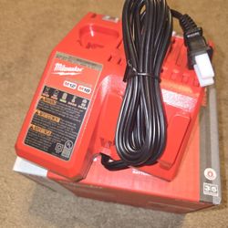 Milwaukee M12/M18 Battery Charger