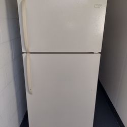 Nice apartment fridge, delivery available!!!