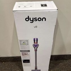 Dyson v8 cordless vacuum with 6 accessories