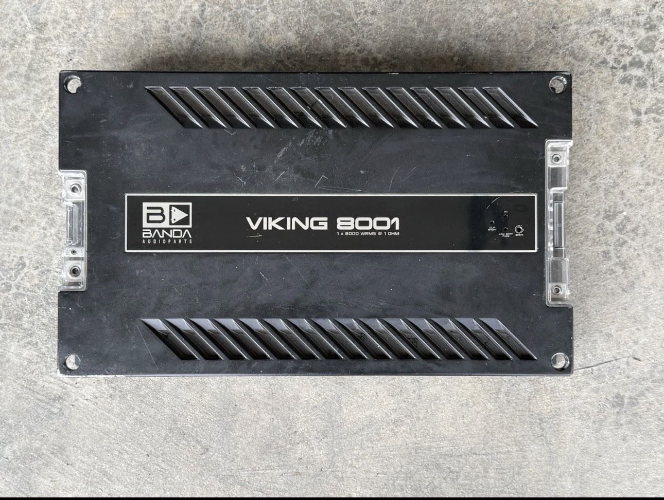 Car amp: Banda Viking 8001