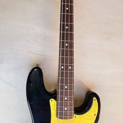 Fender Precision 4-String Electric Bass Guitar MIM -  gold/ Hard Case