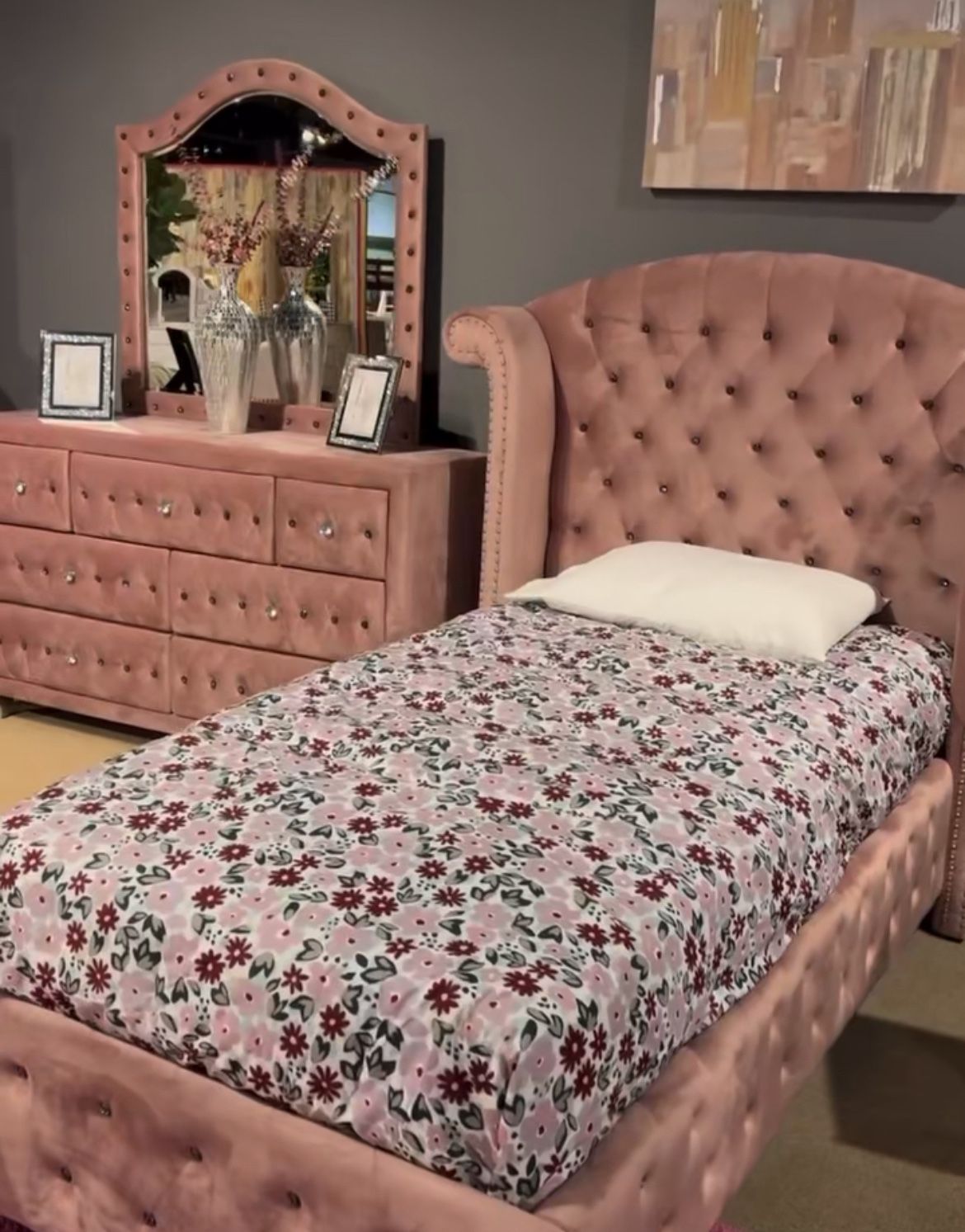 Tufted Pink Bedroom Set , Dresser ,No Credit needed