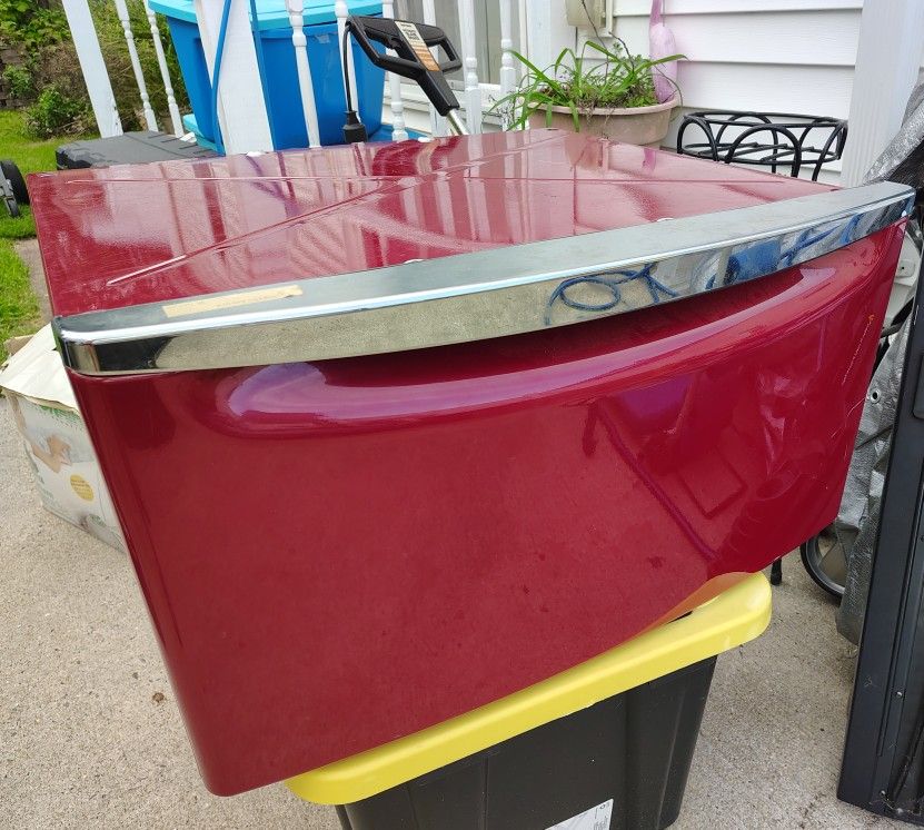 Whirlpool Laundry Pedestal