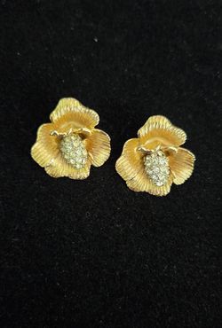 Vintage Arthur Pepper, clip earrings, signed Art, 1"