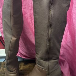 women's brown knee-high boots with a side zipper and a block heel.