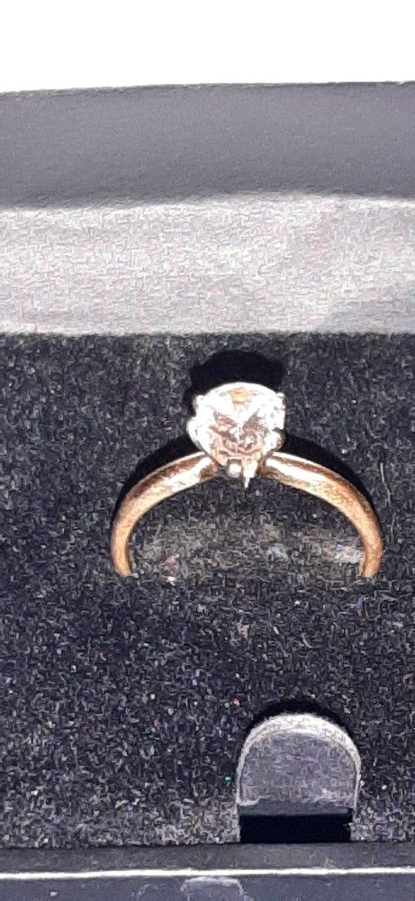 1 ct Pear-shaped Diamond Ring