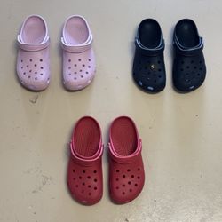 20 $ FOR ONE PAIR OF CROCS ALL MENS SIZE 9