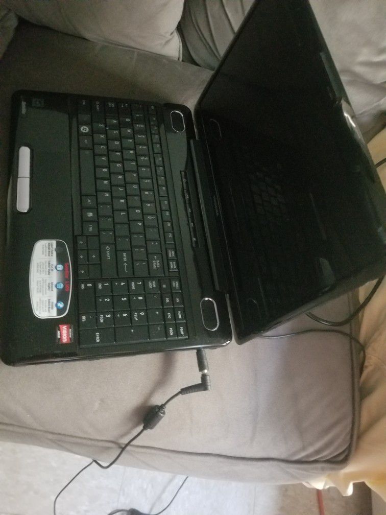 Laptop Toshiba Satellite L505