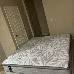 KING SEALY POSTUREPEDIC MATTRESS AND FREE BOX SPRING