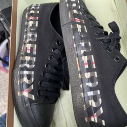 Burberry Men’s Shoes Size 9