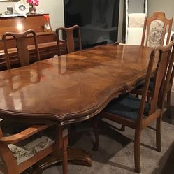 Lovely Table with 2 Leaves