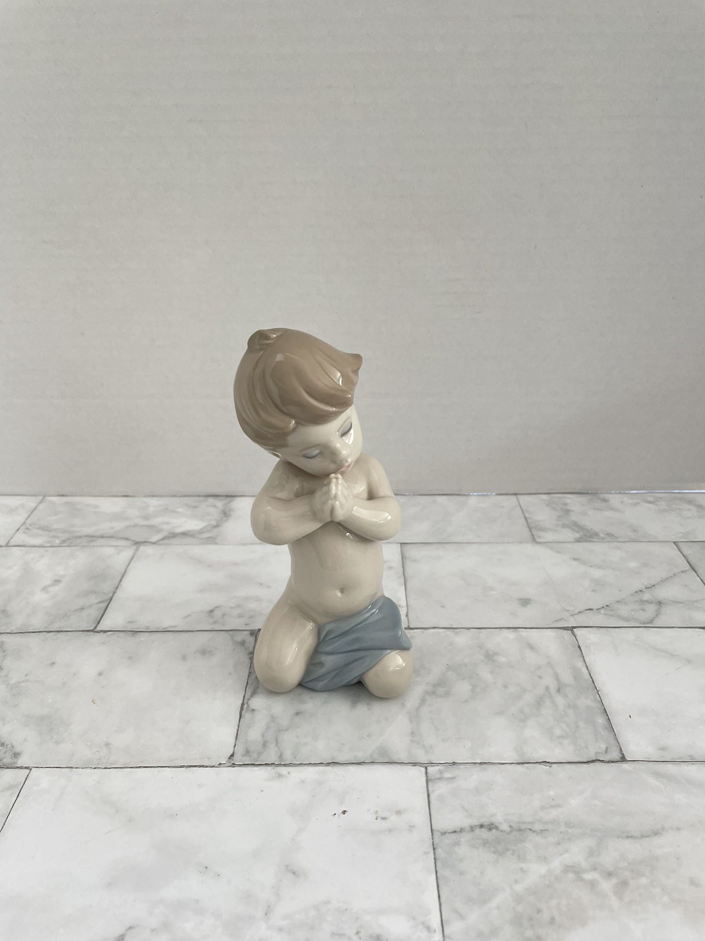 Genuine Lladro A Child’s Prayer Boy Porcelain Figurine 