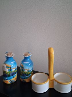 Containers for kitchen use or decoration