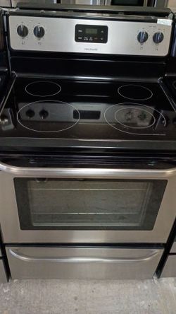 Stainless electric glass top everything works with warranty delivery available fee depends on address 🏠🛣️🚛