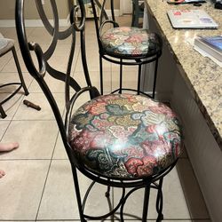 2 Swivel Bar Stools
