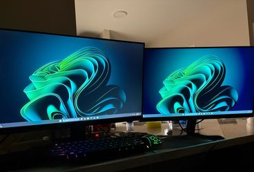 2 monitors, mini pc with keyboard, mouse and mousepad