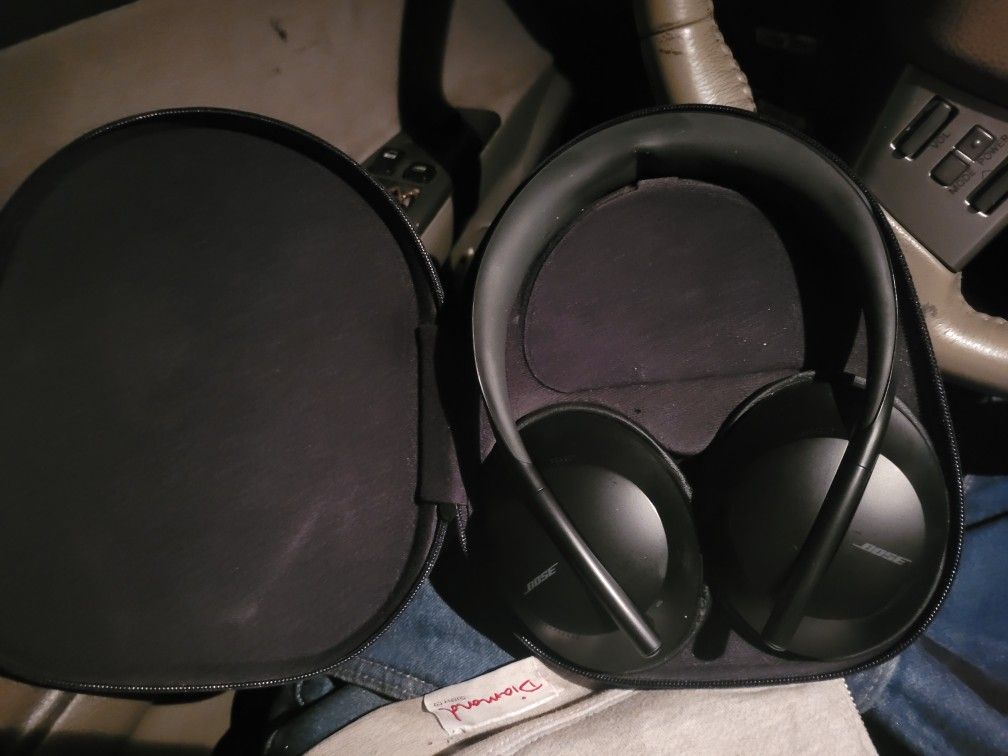 Bose Noise Canceling Headphones 700 Series