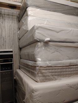 💯🔥💯 $ 209  Queen Size Memory Foam Mattress Only $ 209 💯🔥💯