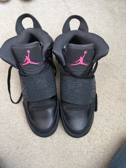 Jordan Son of Mars Black/Pink Sneakers Size 8 yWomen’s