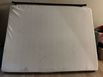 Queen Memory Foam Mattress – Good Condition