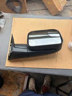 NO POWER!!  Tow Mirror Right Manual Black Dodge Ram 94-02