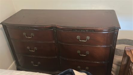 Solid wood 6-Drawer Dresser – Good Condition