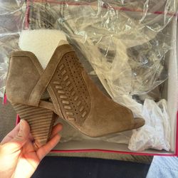 Vince Camuto Size 7 Heels 