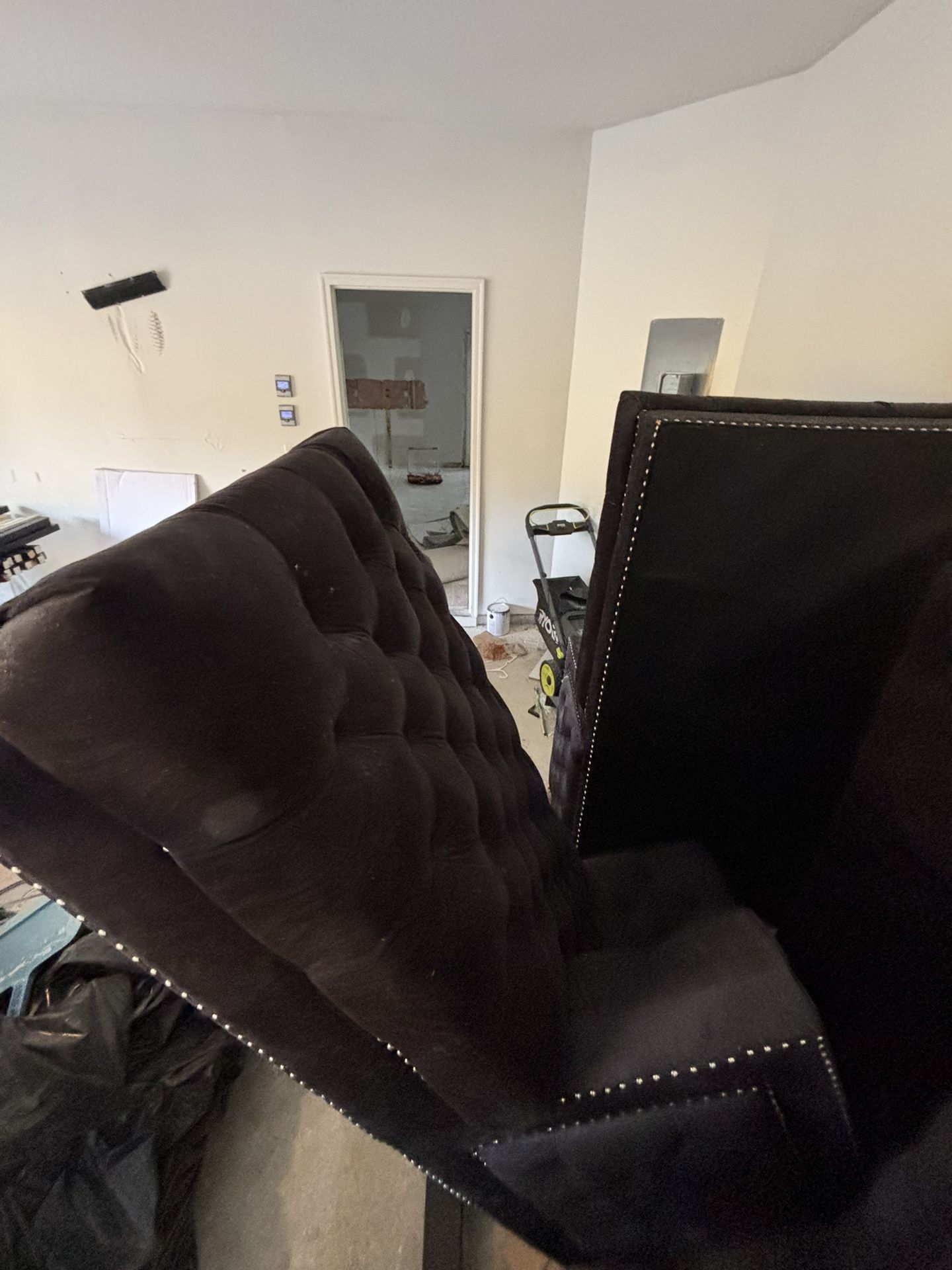 Couch Black