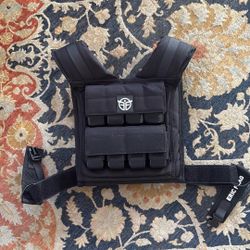 Eric Flag 40 lb Weighted Vest for Men/Women, Adjustable 0-40 lb,16 Iron Weights