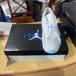 Air Jordan 11 Retro Low 'Legend Blue'