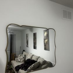 Vintage-style wall mirror, excellent condition
