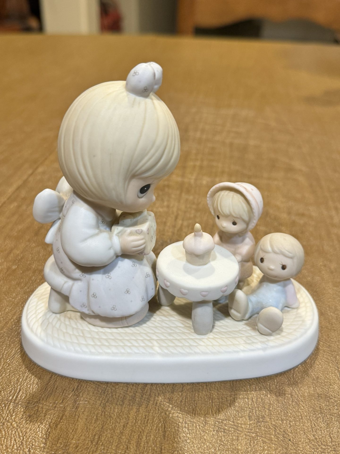 PRECIOUS MOMENTS NEW WITHOUT BOX 1983 “MAY YOUR BIRTHDAY BE A BLESSING” 1983.