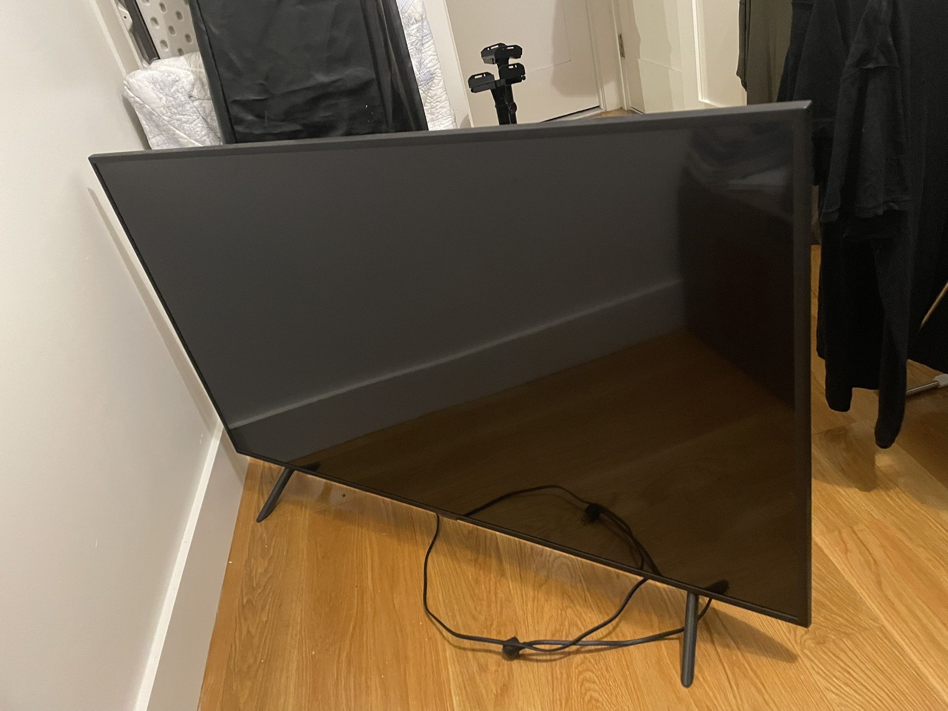 SAMSUNG UN55RU7100FXZA Flat 55-Inch 4K UHD 7 Series Ultra HD Smart TV with HDR and Alexa Compatibility (2019 Model)