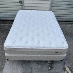 Queen Pillowtop bed with medal frame (Delivery available!)