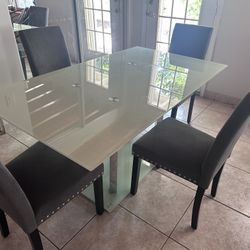 Por Mudanza Vendo Sofa Casi Nuevo Reclinable Y Mesa De Comedor Con 4 Sillas 