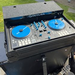 DJ Turn Table and Case 