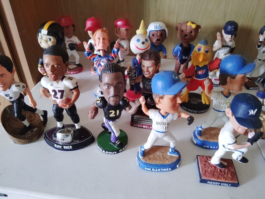 Bobbleheads With No Boxes