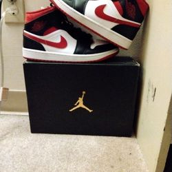 Air Jordan 1 Mid Gym Red