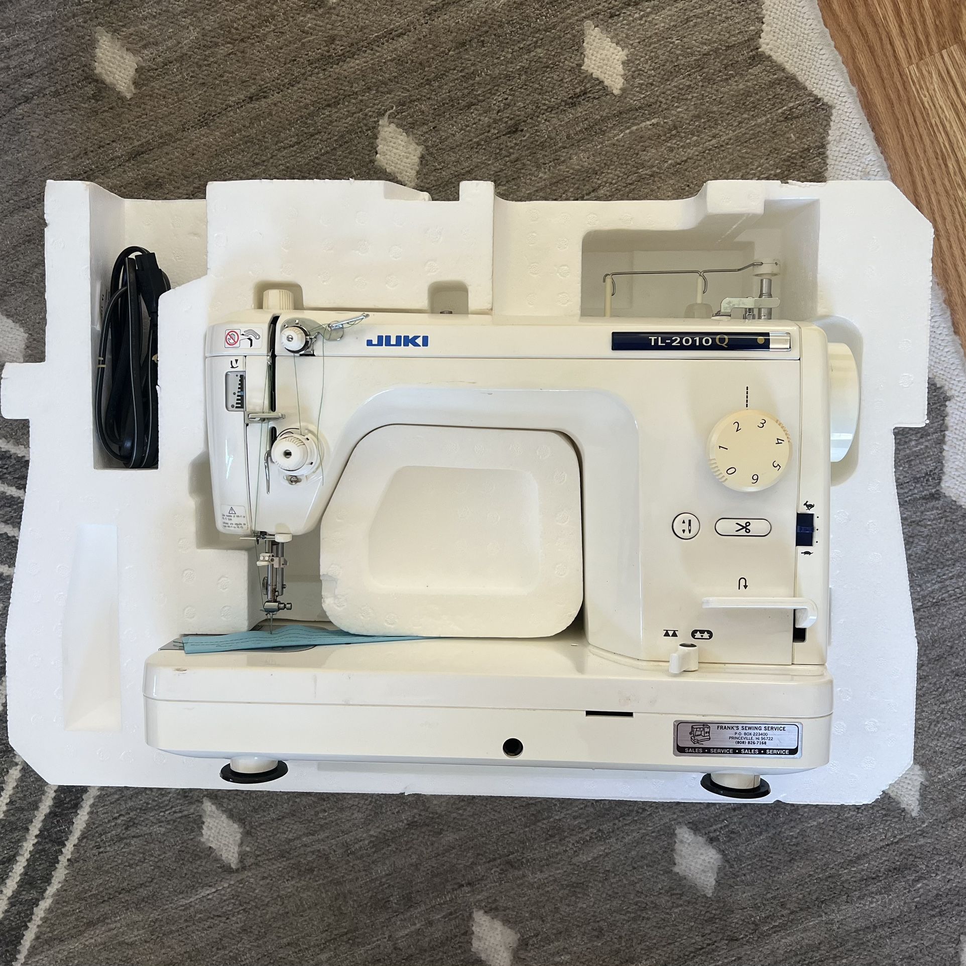 JUKI TL-2010Q Sewing and Quilting machine