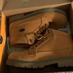 Size 8.5 Lug Boots