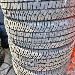 275/70/18 Vendo un Set De Llantas Marca Michelin  En Muy Buenas Condiciones De Vida Las 4 