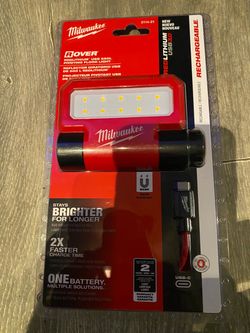 Milwaukee Rover Redlithium USB 550L Pivoting Flood Light