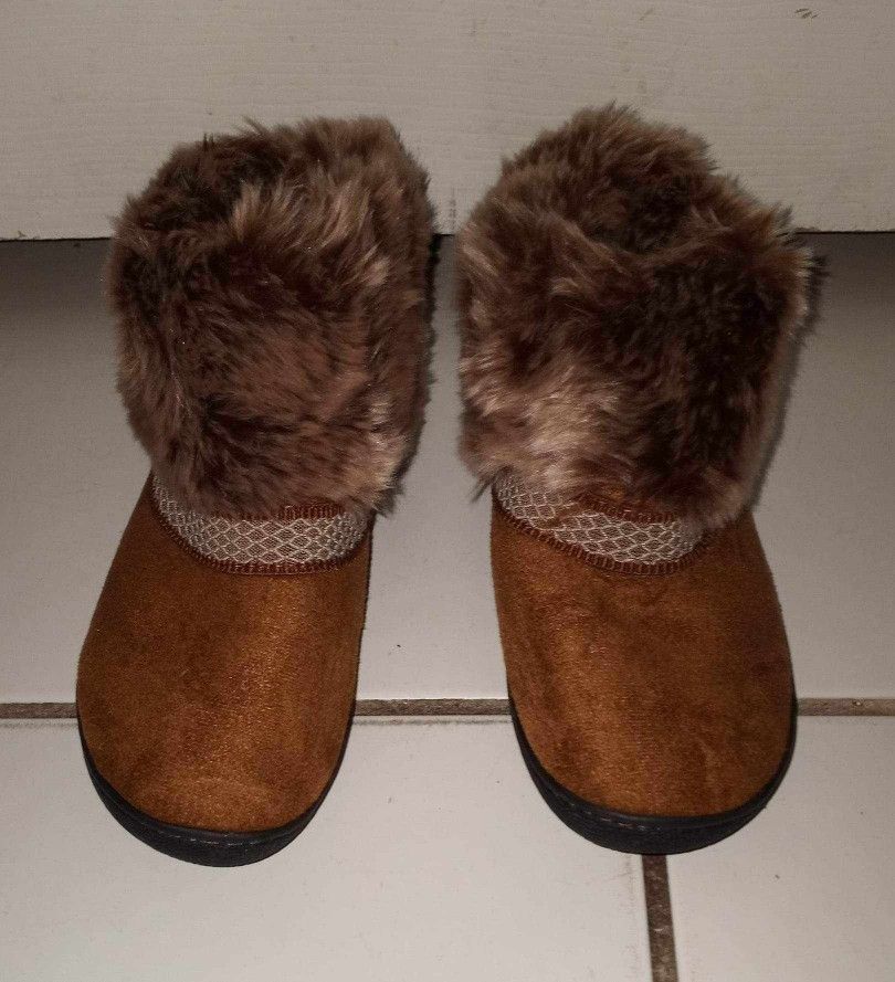 Isotoner brown winter boots with fur ladies size 6.5 to 7 FIRM