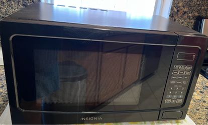 Insignia Microwave 1.1 cuft, 1,000 watts (Cash only)